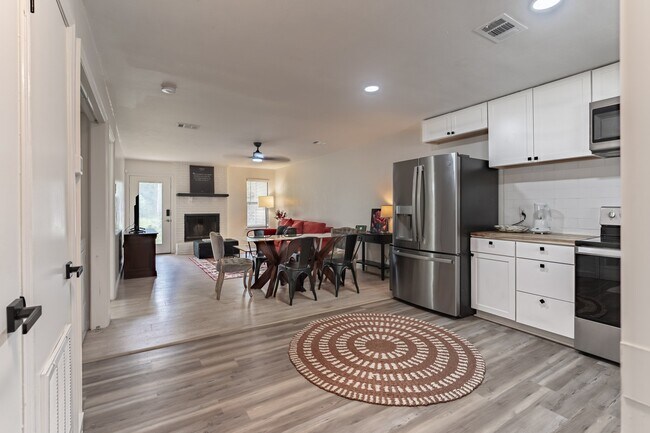 Building Photo - 2907 Woodrich Dr