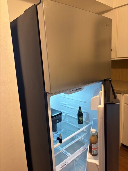 Building Photo - 825 Eaton St