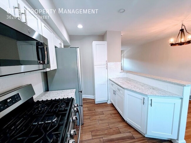 Building Photo - 3620 Winona St