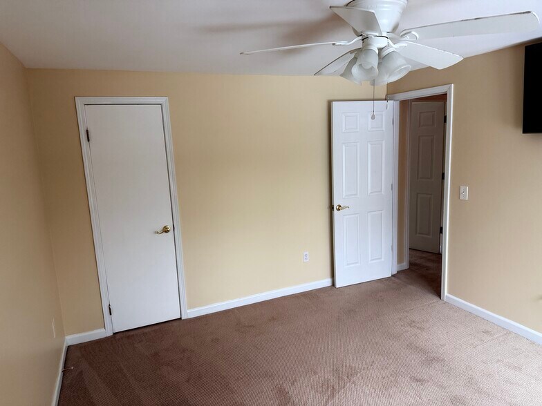 Building Photo - 2275 Nutmeg Ct