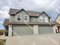 Building Photo - Spacious Basehor Townhome-Available NOW!!
