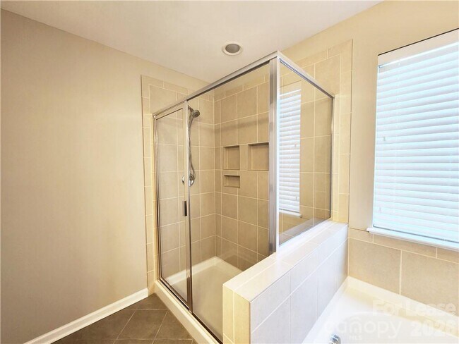 Building Photo - 4925 Grace View Dr