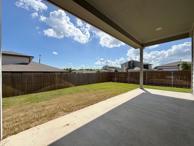 Building Photo - 2901 Louris Ln