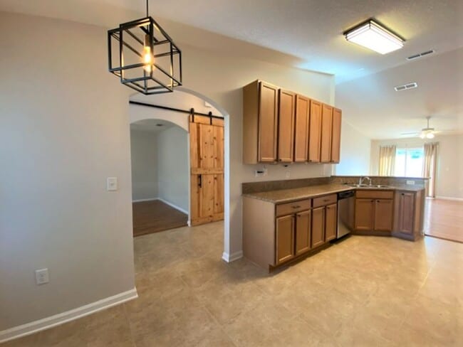 Building Photo - Beautiful 3 Bedroom Port Orange Home!