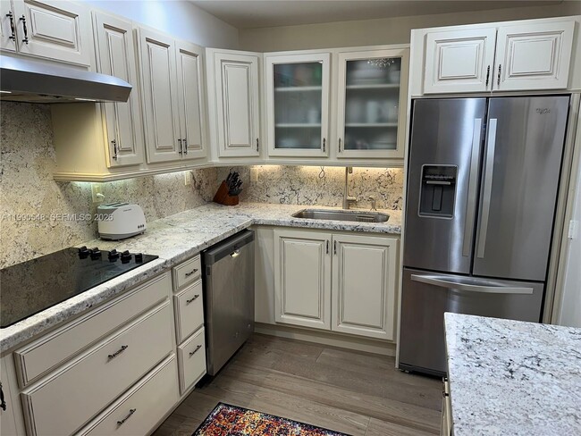 Building Photo - 6039 Collins Ave