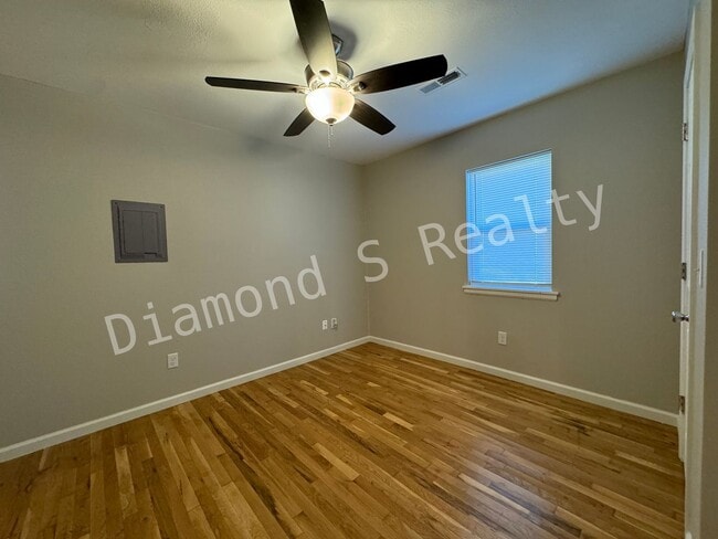Building Photo - Country Setting!  2 Bed/2 Bath Home