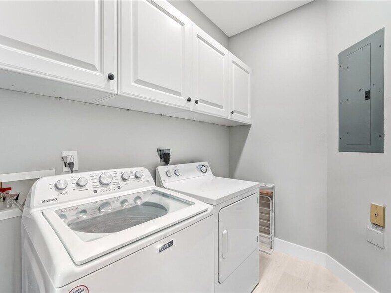 Building Photo - 4655 Hawks Nest Way