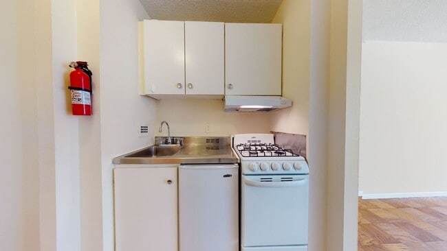 Building Photo - Studio Apartment Available at the Willough...