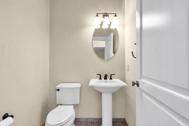 Building Photo - 17 Moorings Ln