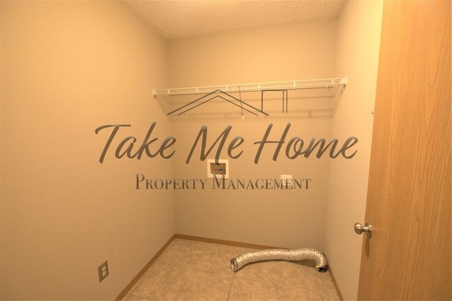 Building Photo - Vintage Hills Beauty!