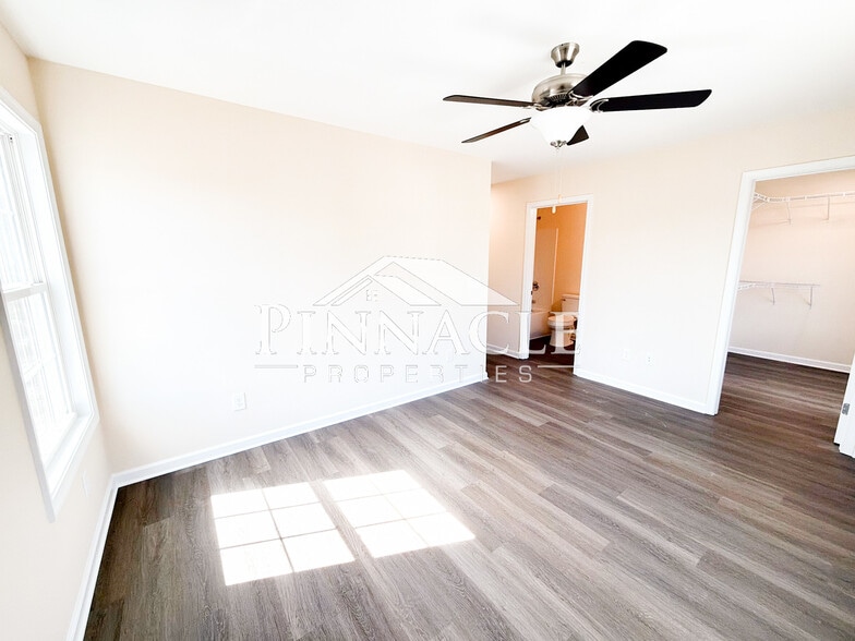 Building Photo - 233 Munford St