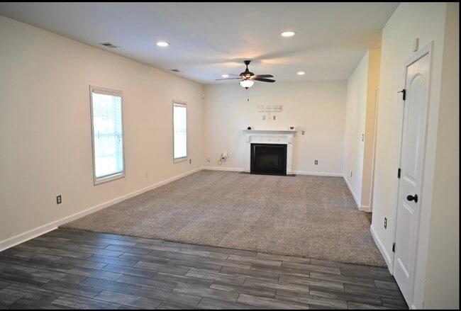 Building Photo - 579 Wedgefield Dr