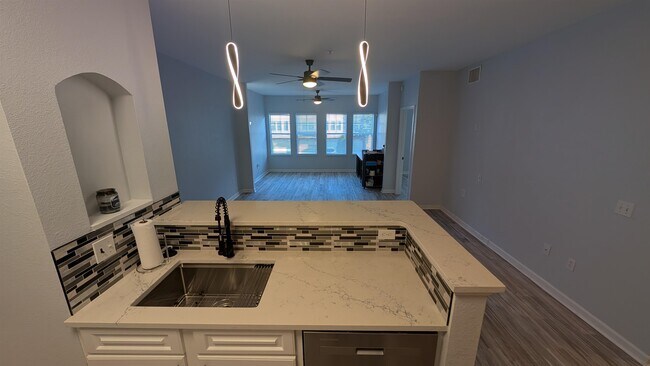 Building Photo - 2801 Chancellorsville Dr