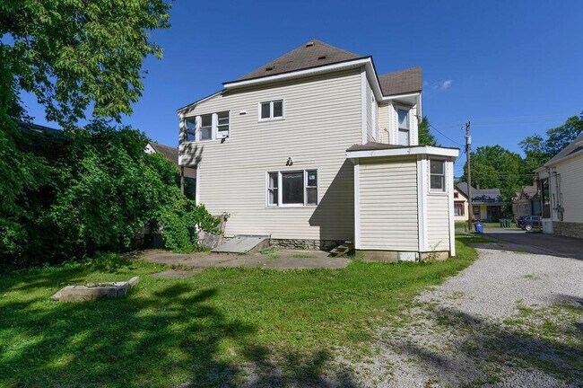 Building Photo - 348 Woodland Ave