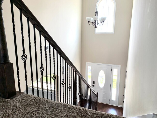 Building Photo - 2002 Jackie Lorraine Drive