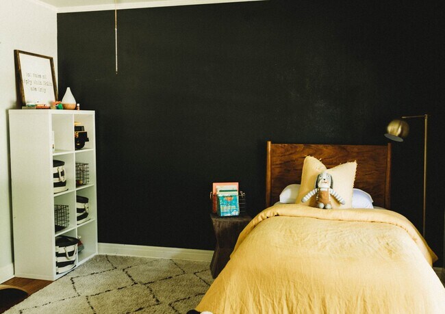 Building Photo - Call Peggy 501 676 1758