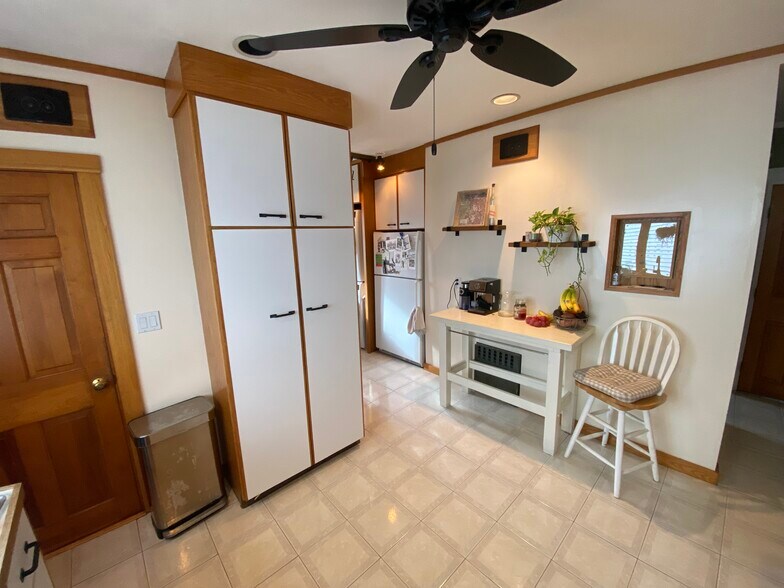 Building Photo - 23 Train St