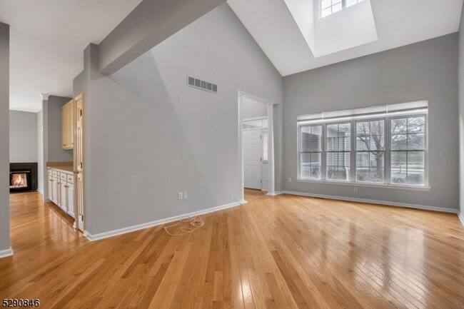 Building Photo - 48 Loft Dr