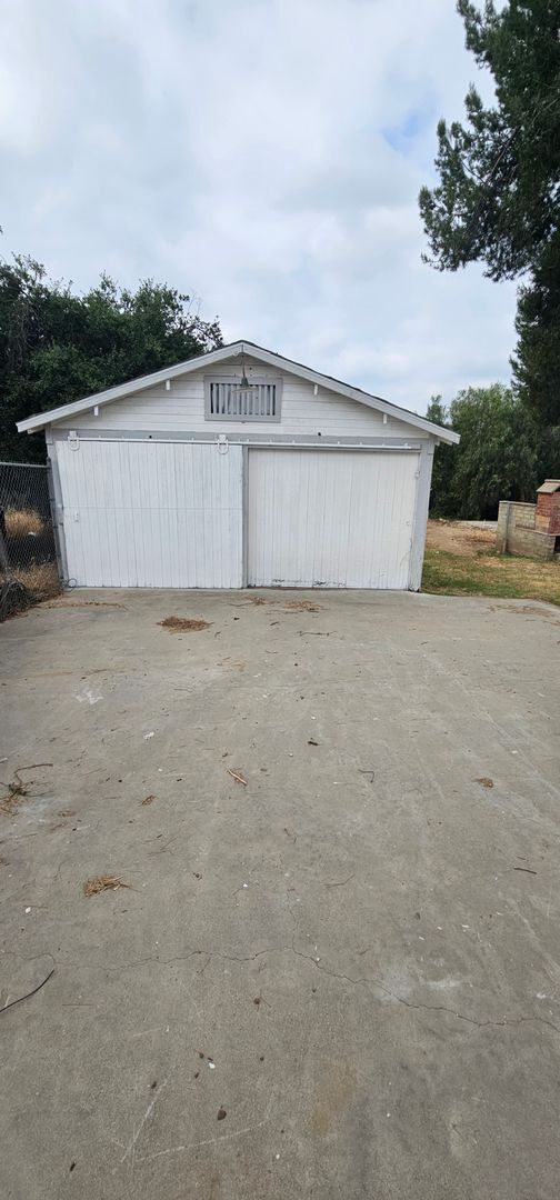 Building Photo - Half Acre Totally Remodeled House...