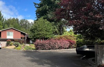 Building Photo - Available Oct. 3rd- Gorgeous Home w/Lots o...