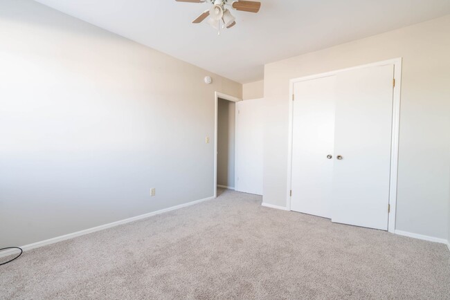 Building Photo - 3915/3917 E 60th Pl Duplex