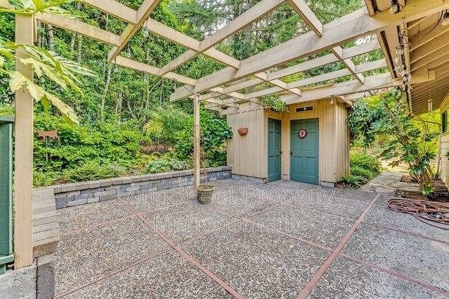 Building Photo - 4426 SW 34th Ave