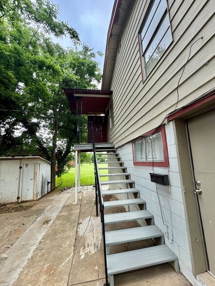 Building Photo - 444 1/2 Babb Dr