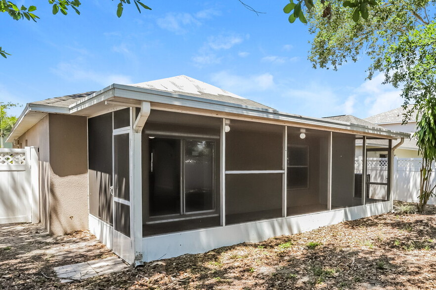 Building Photo - 1037 Brenton Leaf Dr