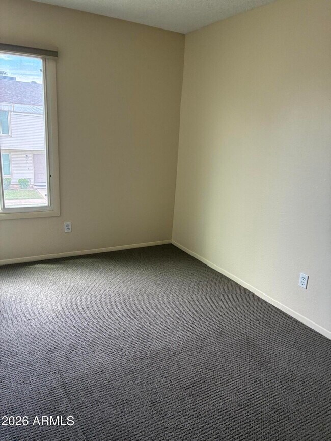 Building Photo - 6618 S Palm Dr