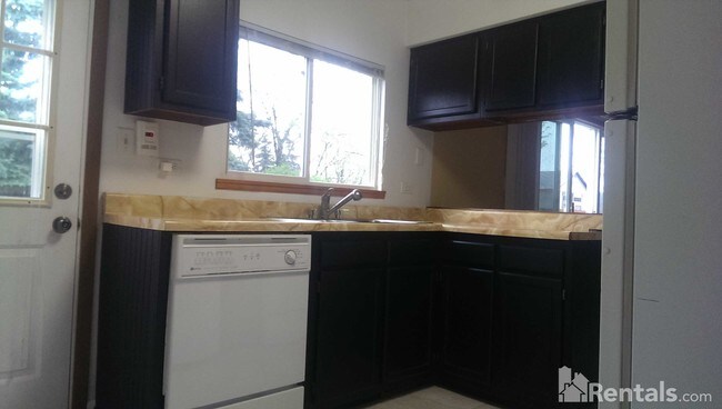 Kitchen - 7463 Grant Cir