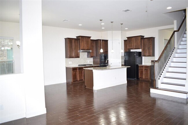 Building Photo - 3001 Tempe Dr