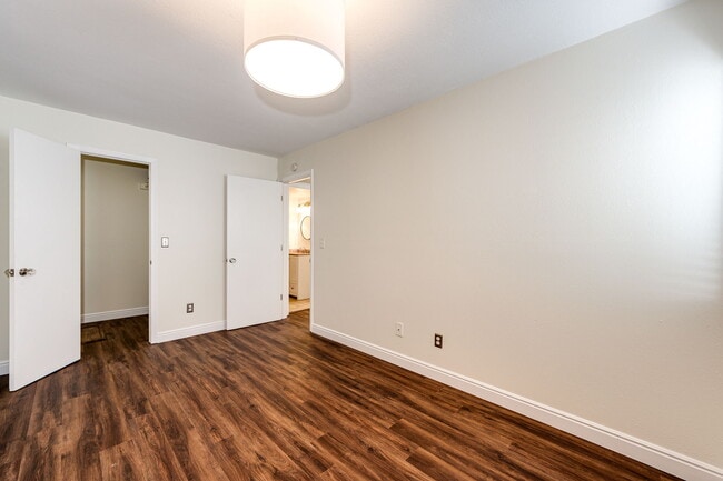 Building Photo - 17004 E Tennessee Dr