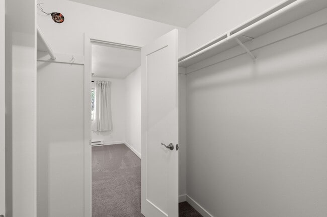 Building Photo - 108 Oswego Summit