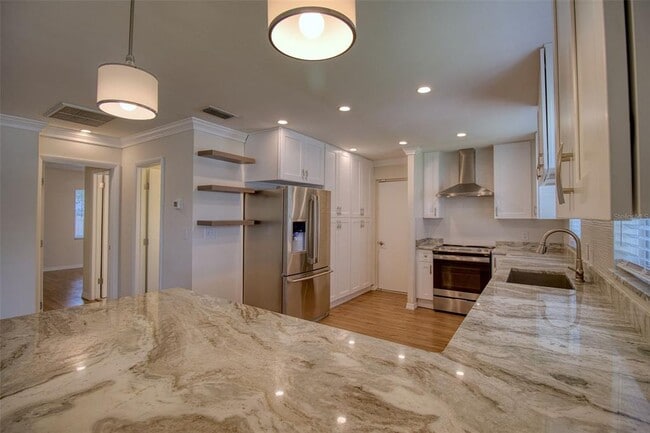 Building Photo - 555 54th St N