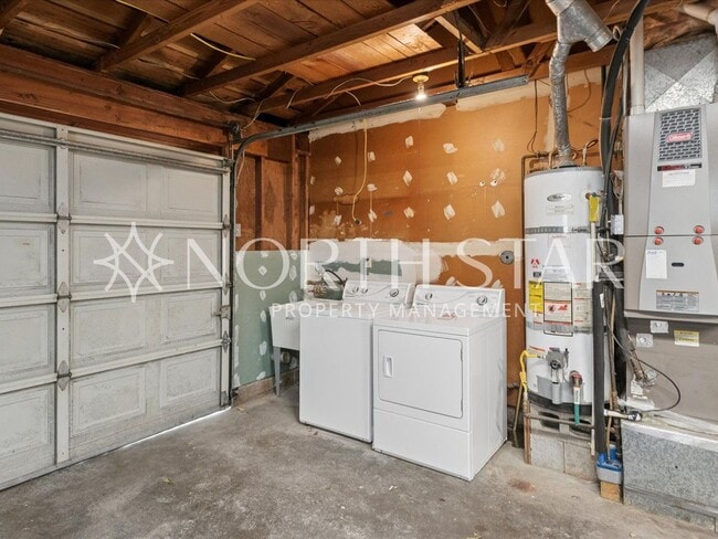 Building Photo - Charming Updated One-Level Home with Spaci...