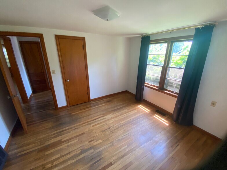 Building Photo - 5920 Island Dr NW