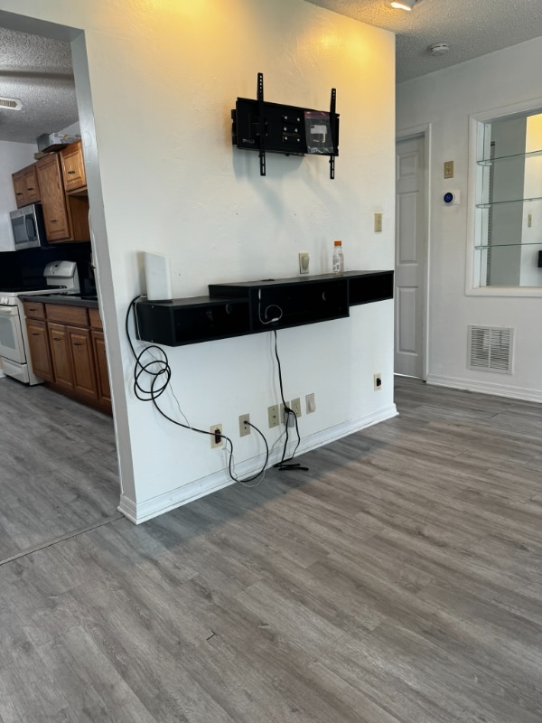 Building Photo - 5140 NE 3rd Ave