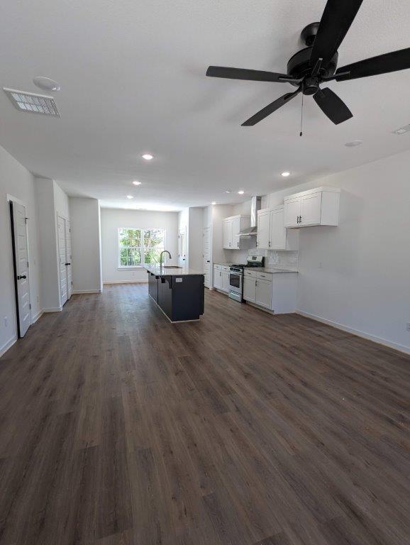 Building Photo - 990 N Crater Ave