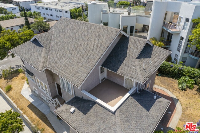 Building Photo - 2027 3rd St