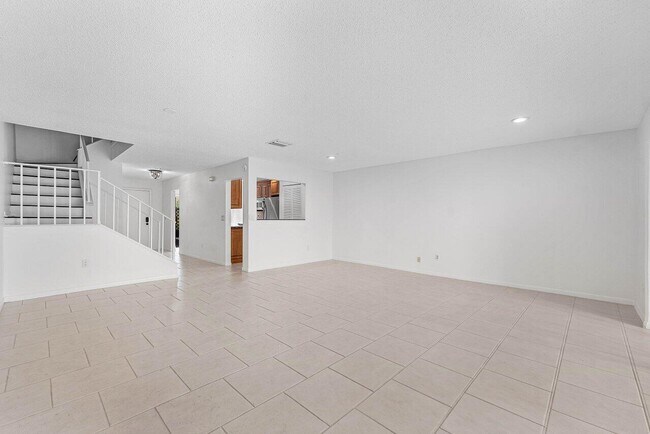 Building Photo - 8566 Casa Del Lago