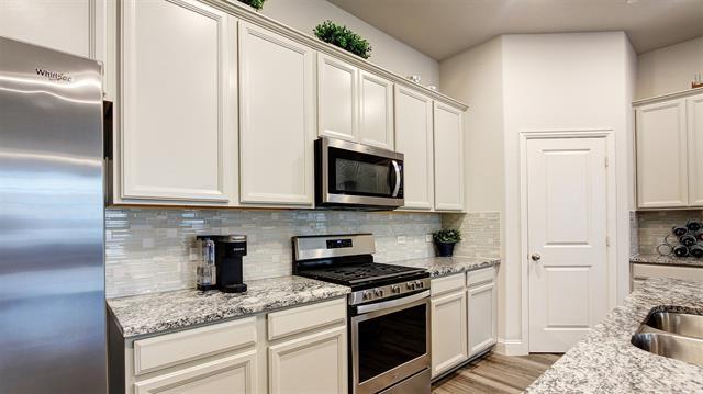 Building Photo - 7436 Palisades Dr