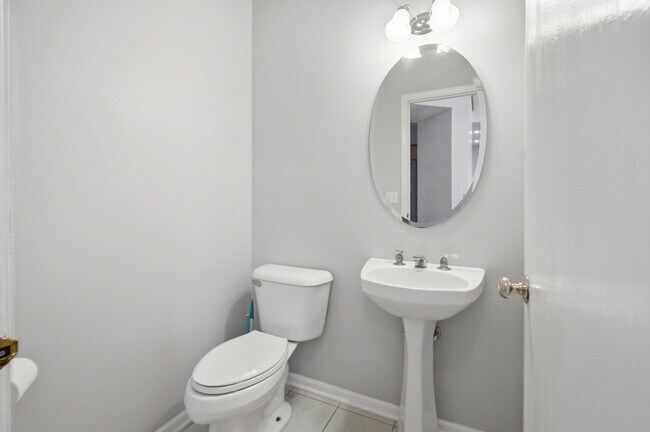 Building Photo - 512 Normandy Ln