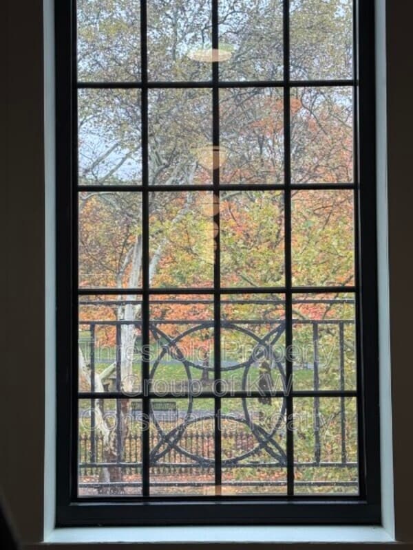 Building Photo - 451 E Town St