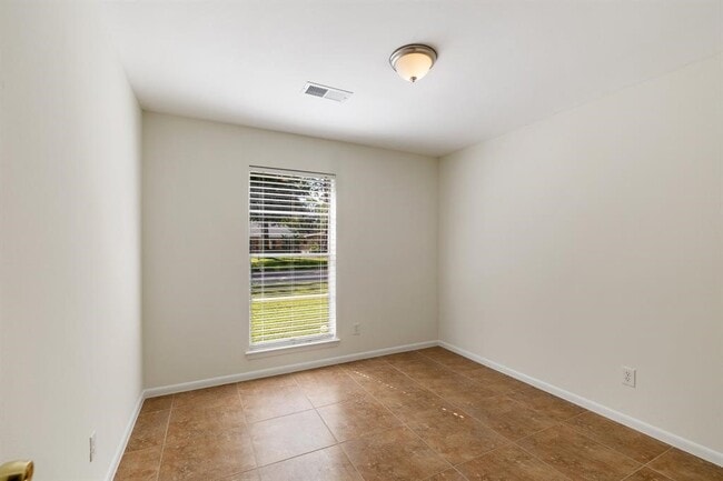 Building Photo - 10214 Londonderry Dr