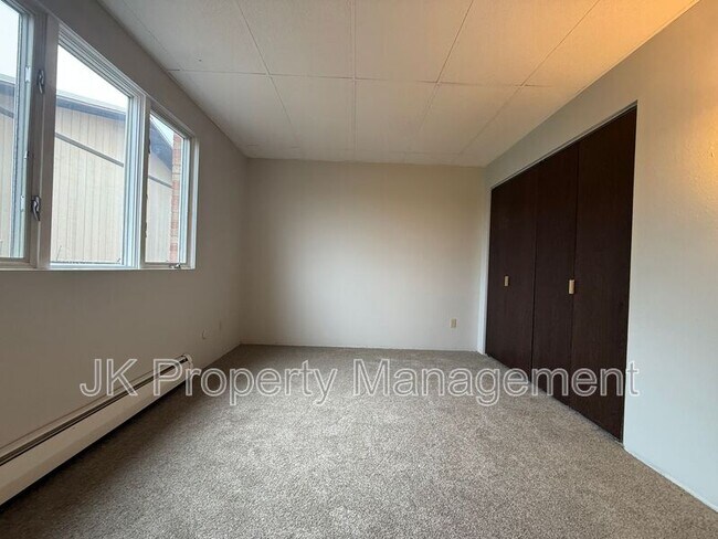 Building Photo - 1122 1st Ave SW