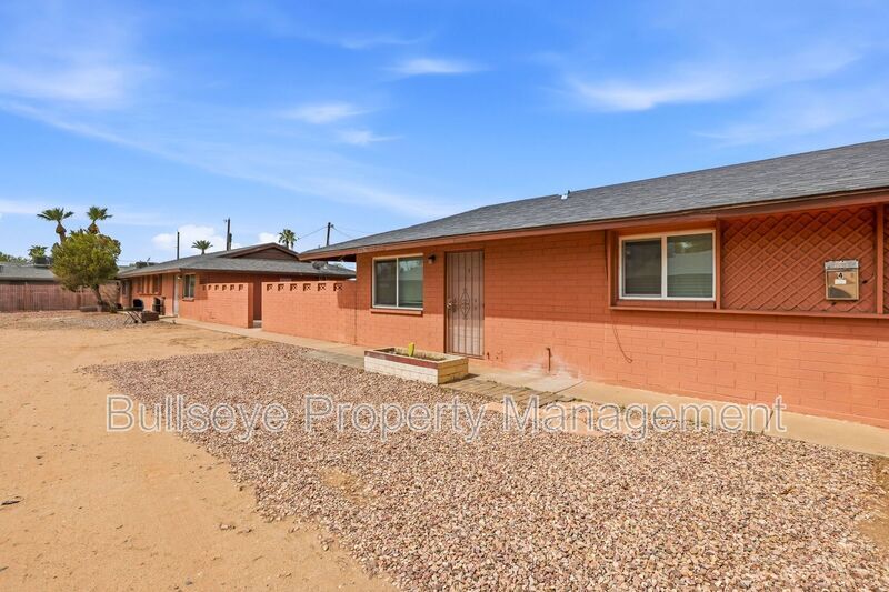 Building Photo - 2245 W Glenrosa Ave