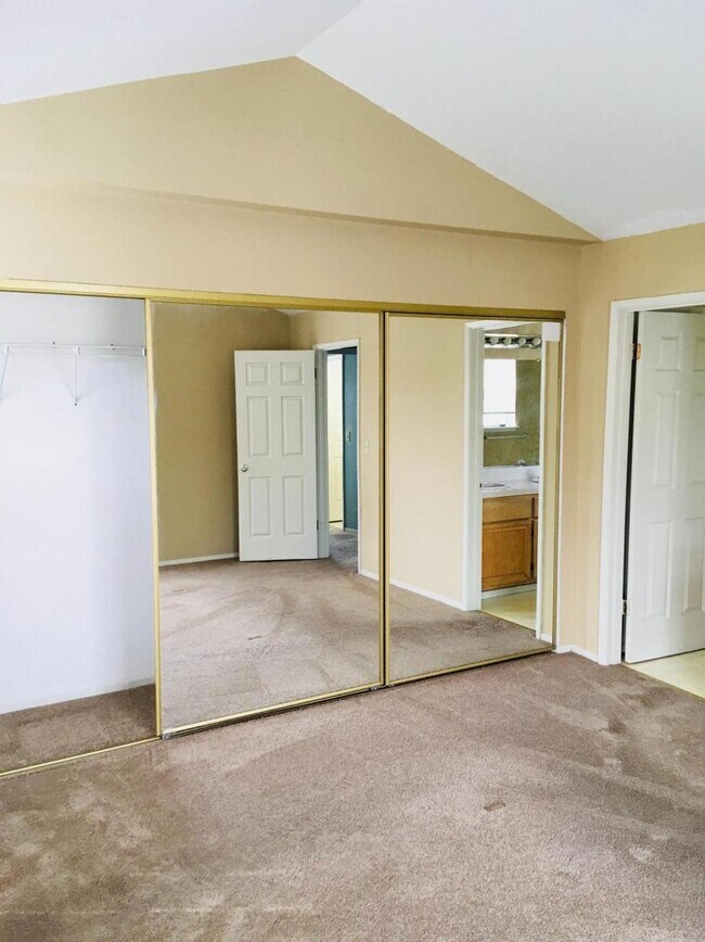 Building Photo - Bright Richmond home with space, character, and everyday ease