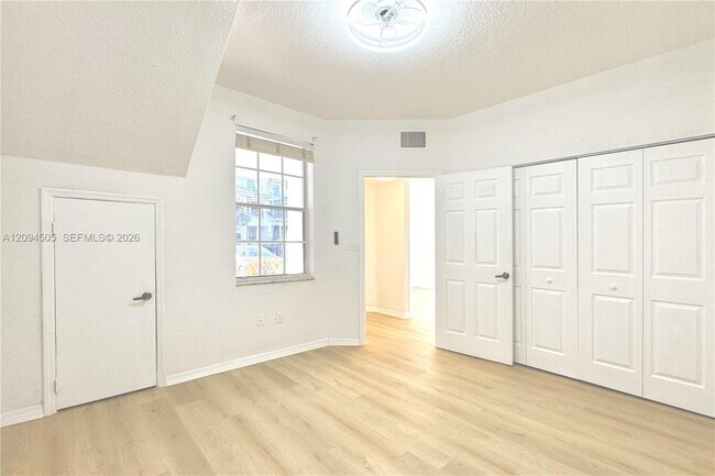 Building Photo - 775 SW 148th Ave