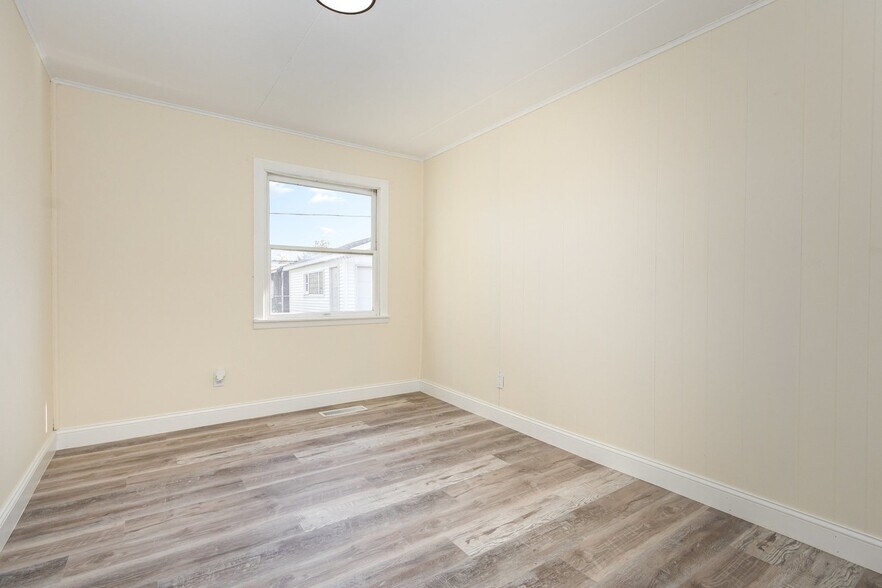 Building Photo - 116 S Hammes Ave