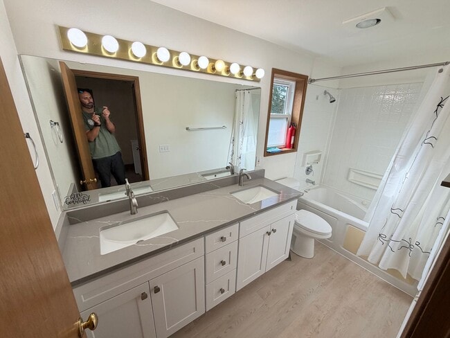 Building Photo - Bothell House in the heart of Bothell for ...